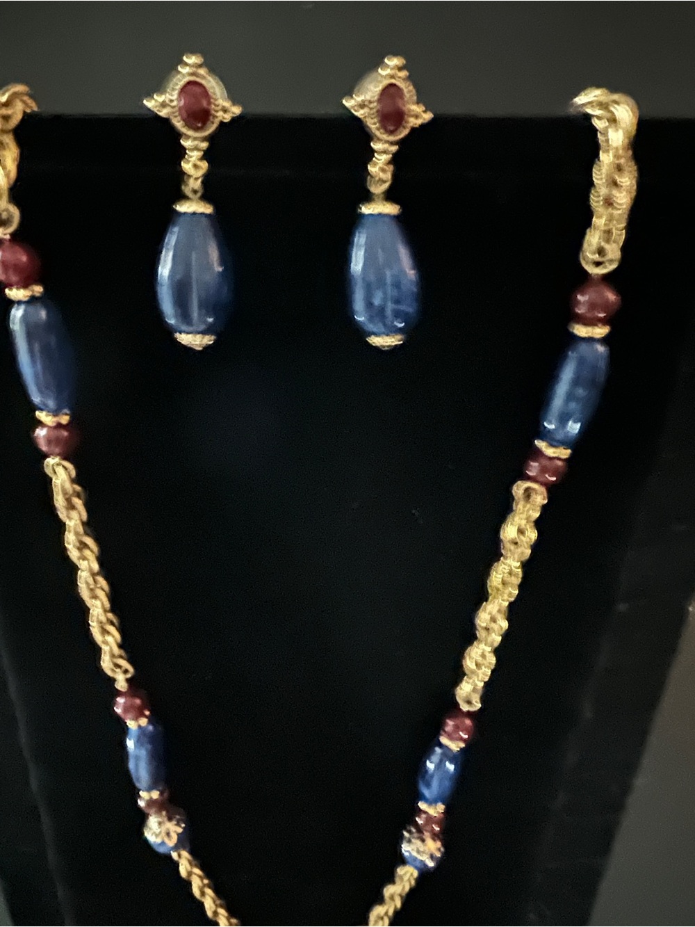 Vintage 1928 design necklace and earrings set